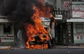 Ayotzinapa: Derriban puerta del Campo Militar 1 en CDMX e incendian camión (Video y fotogalería)