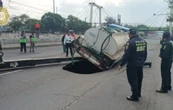 Enorme socavón en la Calzada Zaragoza provoca caos vial (Video)