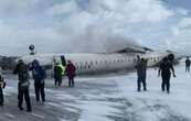 Vuelca avión en Toronto y deja al menos ocho heridos