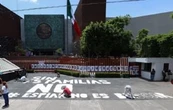 “Espiar no es buscar”: Familiares de desaparecidos clausuran simbólicamente la Cámara de Diputados