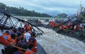Dos muertos y 32 heridos tras derrumbe de un puente en destino turístico en la India (Video)