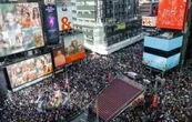Protestas contra Trump generan ambiente festivo; republicanos las llaman actos de odio a EU