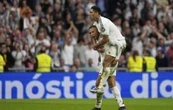 Mbappé marca dos veces y Madrid gana para estar a 4 puntos del Barça antes del "Clásico"