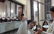 Exmonja de clausura visita su antiguo convento el día de su boda y rompe en llanto (VIDEO)