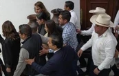 Encapuchado intenta entrar al Congreso de Michoacán previo a la toma de protesta de Grecia Quiroz