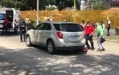 Motociclistas asesinan a dos mujeres que iban en una camioneta en Uruapan; una niña resultó herida