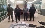 Dictan prisión preventiva a dos hombres que transportaban 37 mdp y dos armas de fuego en Naucalpan