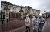 Arrestan a hombre que chocó su carro contra cerca del Palacio de Buckingham