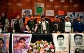 AMLO incumplió y “protege mucho a sus militares”: padres de los 43 de Ayotzinapa en la UNAM