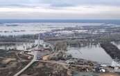 El agua inunda más casas en Rusia tras la ruptura de una represa junto a la frontera kazaja