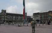 AMLO izó la bandera en memoria de las víctimas de los sismos de 1985 y 2017 (Video)