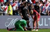 Árbitro se desploma en pleno partido de la Copa América (Videos)