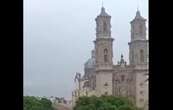 Rayo cae en torre de la iglesia de Santa Prisca en Taxco