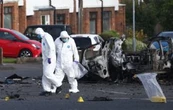 Estalla coche bomba fuera de comisaría de policía en Irlanda del Norte