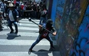 Repelen a la CNTE cuando intentaba entrar por la fuerza al Zócalo; tres heridos (Video)
