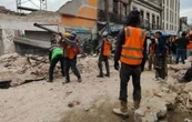 Se desploma una barda sobre un microbús en el Centro Histórico; hay 4 heridos