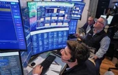 Caen acciones en Wall Street; S&P 500 baja 2.6% tras un informe de empleo sólido