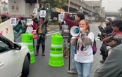 Familiares de desaparecidos bloquean Viaducto y reclaman a Brugada en evento del Mundial
