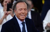 Julio Iglesias pide a la Fiscalía la denuncia de extrabajadoras que lo acusaron de agresión sexual