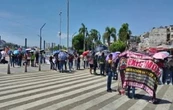 Más de 2 mil maestros bloquean carreteras y bancos de ocho ciudades de Guerrero