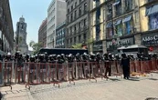 Blindan alrededores del Zócalo capitalino ante marcha de la CNTE