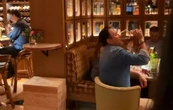 “Empinando el codo”: exhiben al senador Miguel Ángel Yunes Márquez en bar de lujo en Madrid