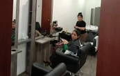 El Senado cuenta con salón de belleza privado; legisladora se aplica un tinte durante Sesión (Video)
