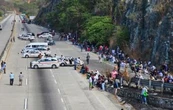 Levantan bloqueo en la Autopista del Sol tras acordar una mesa de diálogo