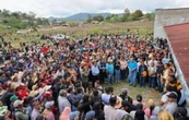 Pobladores de Atlixtac retienen a funcionarios y obligan al gobierno a construir hospital