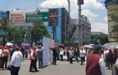 Vendedores de boletos de Lotería Nacional cierran Paseo de la Reforma