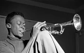 Para celebrarar el centenario del nacimiento de Miles Davis alistan "listening party"