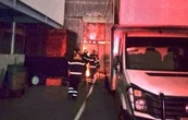 Combaten incendio en bodega contigua al Mercado de Jamaica (Video)