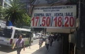 Peso cede ante cautela de los inversionistas y en espera del proyecto fiscal de Trump