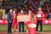 Vợ Văn Hậu, Quang Hải, Văn Thanh chia vui cùng CLB Công An Hà Nội trong ngày đăng quang V-League