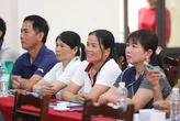 Nông dân hào hứng mang 'giỏ kỹ thuật' về nhà chăn nuôi