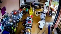 Bắt tạm giam 12 học sinh trong vụ xông vào quán cà phê chém người tử vong