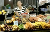 Thấy khách Lào bị thu 760.000 đồng cho mấy que xiên nướng ở Đà Nẵng, hướng dẫn viên cãi kịch liệt
