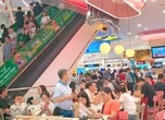 Trung tâm thương mại ở TP.HCM đông nghẹt khách trong kỳ nghỉ lễ