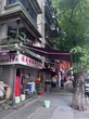 Mèo hoang rơi vào nồi lẩu, 9 khách hàng bị bỏng nhưng chủ quán được khen