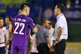 Tiến Linh không chịu rời sân, HLV nói không thể cản khi cầu thủ quyết tâm