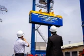 Lần đầu Việt Nam sản xuất cẩu RTG Hybrid, Tân Cảng Cát Lái chính thức vận hành