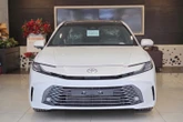 Tin tức giá xe: Toyota Camry giảm tới 100 triệu đồng tại đại lý