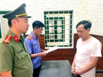 Một phóng viên bị bắt về hành vi sử dụng giấy tờ giả