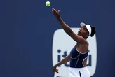 Vượt qua 'cơn đau phụ nữ', Venus Williams trở lại quần vợt ở tuổi 45