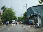 Mưa gió giật đổ biển hiệu ở Điện Biên, miền Bắc và miền Trung