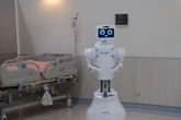 Dự báo thiếu 4,5 triệu y tá, tương lai bệnh nhân sẽ được robot hướng dẫn, phát thuốc?