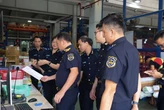 Bắt giữ nhiều lô hàng giả mạo xuất xứ Việt Nam đi Mỹ