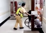 Cảnh sát giao thông mở đường đưa sản phụ thiếu oxy kịp đi cấp cứu