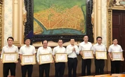Chủ tịch TP.HCM khen thưởng Sở Xây dựng về miễn giấy phép cho 112 dự án