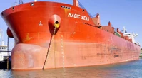Tàu hàng trúng đòn tập kích trên Biển Đỏ, bốc cháy